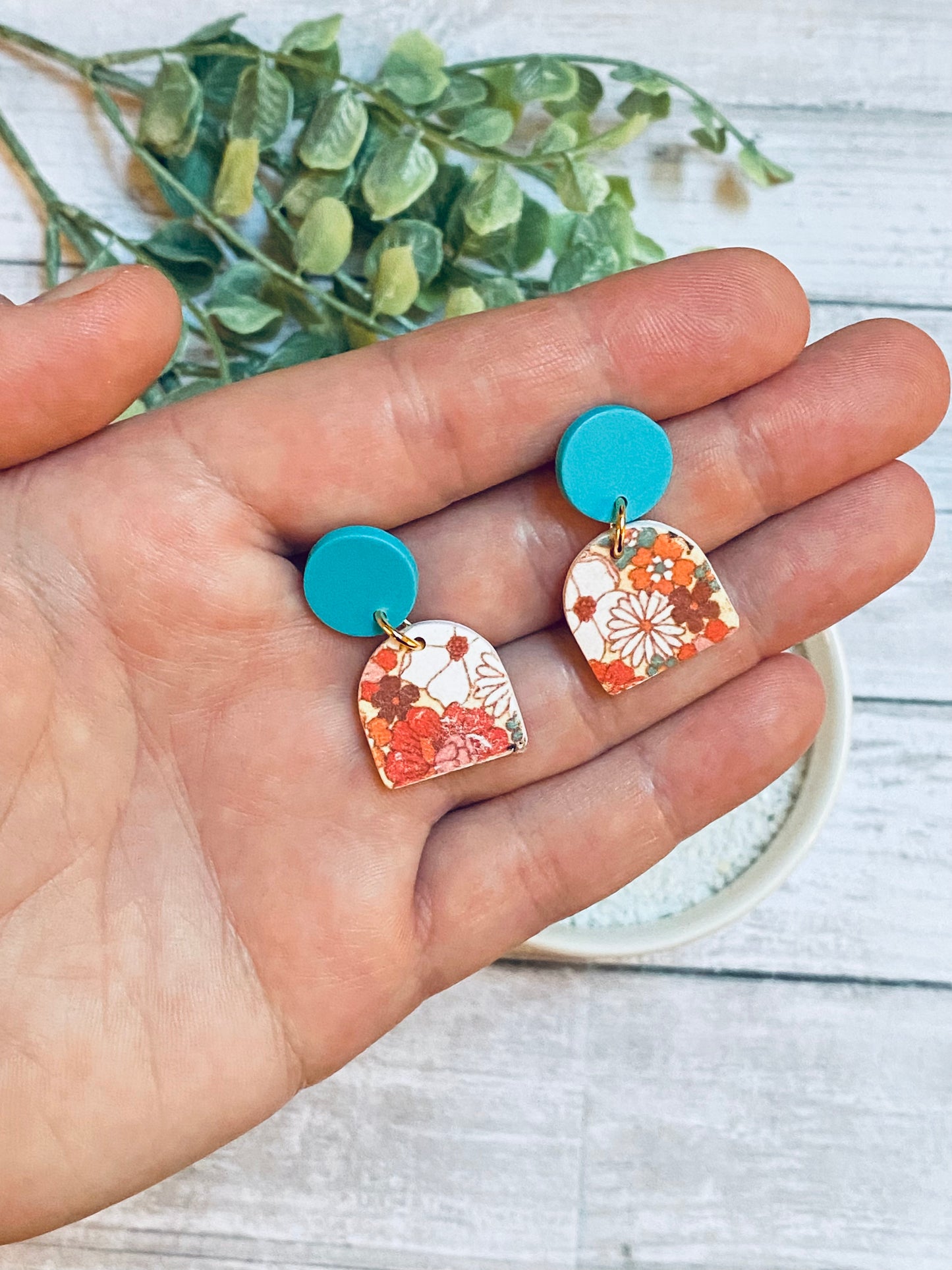 Retro Floral Pattern Arch Earrings