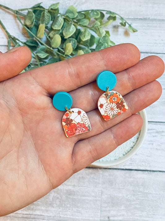 Retro Floral Pattern Arch Earrings